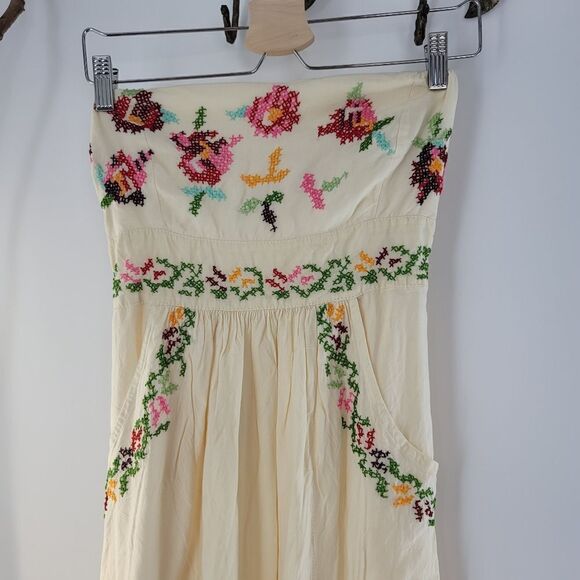 Lakra handmade embroidered dress - Picture 8 of 10